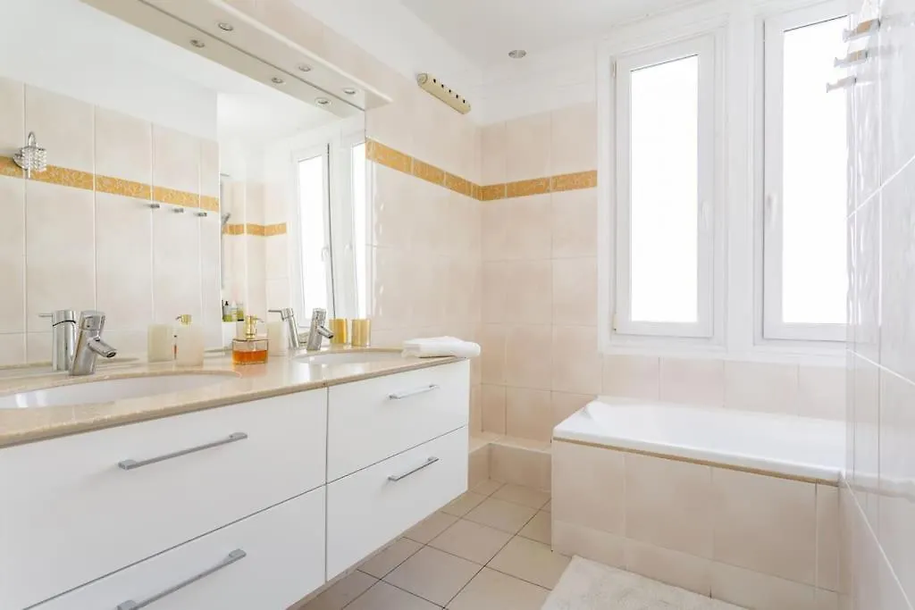 Διαμέρισμα Elegant 4-room Near Arc De Triomphe And Palais Des Congres *