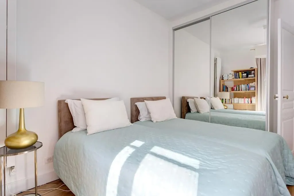 Elegant 4-room Near Arc De Triomphe And Palais Des Congres Διαμέρισμα *
