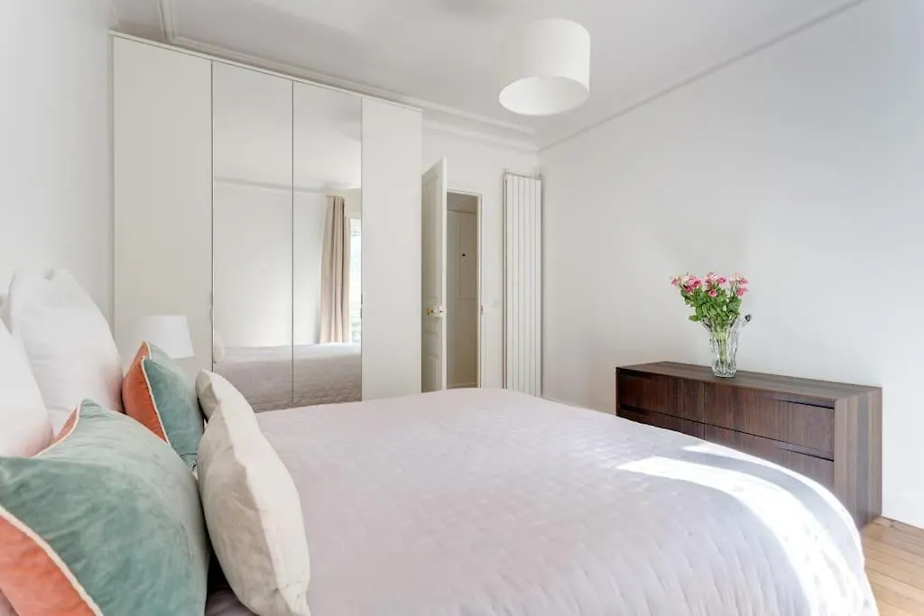 Διαμέρισμα Elegant 4-room Near Arc De Triomphe And Palais Des Congres Παρίσι