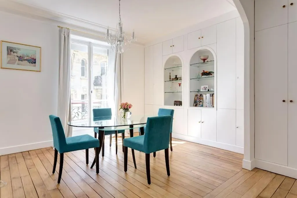 Διαμέρισμα Elegant 4-room Near Arc De Triomphe And Palais Des Congres Παρίσι