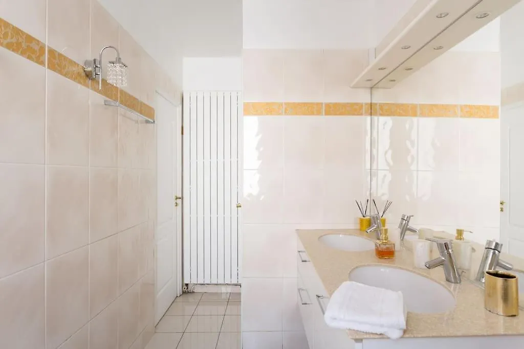 Elegant 4-room Near Arc De Triomphe And Palais Des Congres Apartment