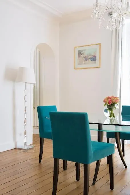 Elegant 4-room Near Arc De Triomphe And Palais Des Congres Apartment *