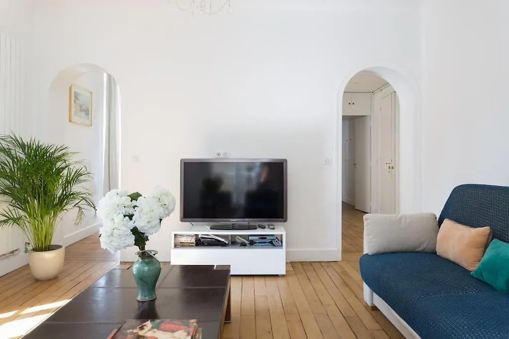 Elegant 4-room Near Arc De Triomphe And Palais Des Congres Apartment