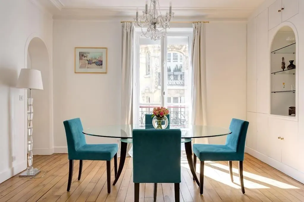 Elegant 4-room Near Arc De Triomphe And Palais Des Congres Apartment *