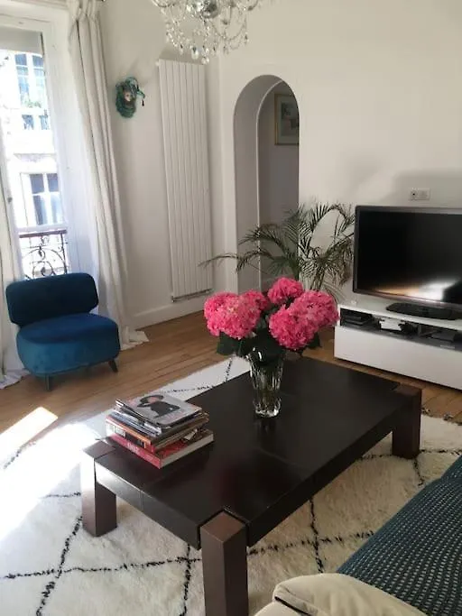 Elegant 4-room Near Arc De Triomphe And Palais Des Congres * Paris